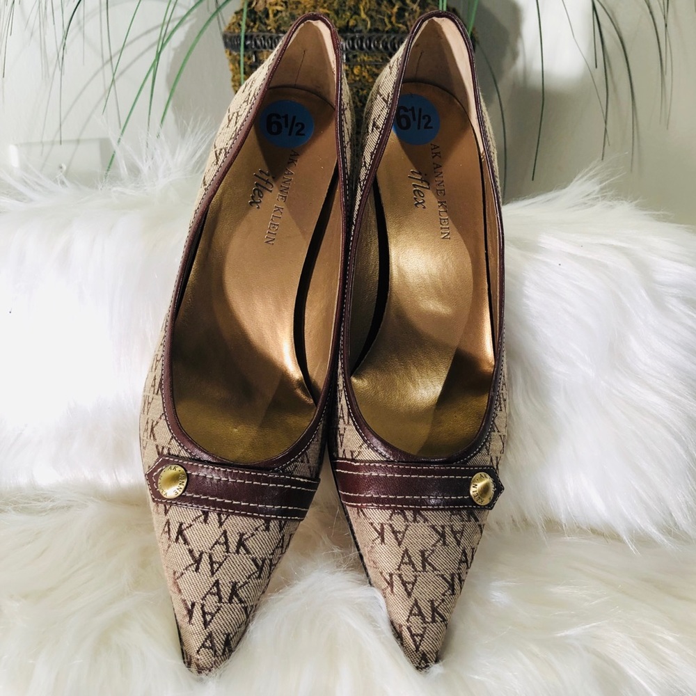 Anne Klein Pump w/ leather accent; new; size 6 1/2